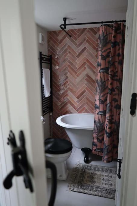 Primrose Cottage - With Private Courtyard & Sun Terrace In Central Bath Ngoại thất bức ảnh